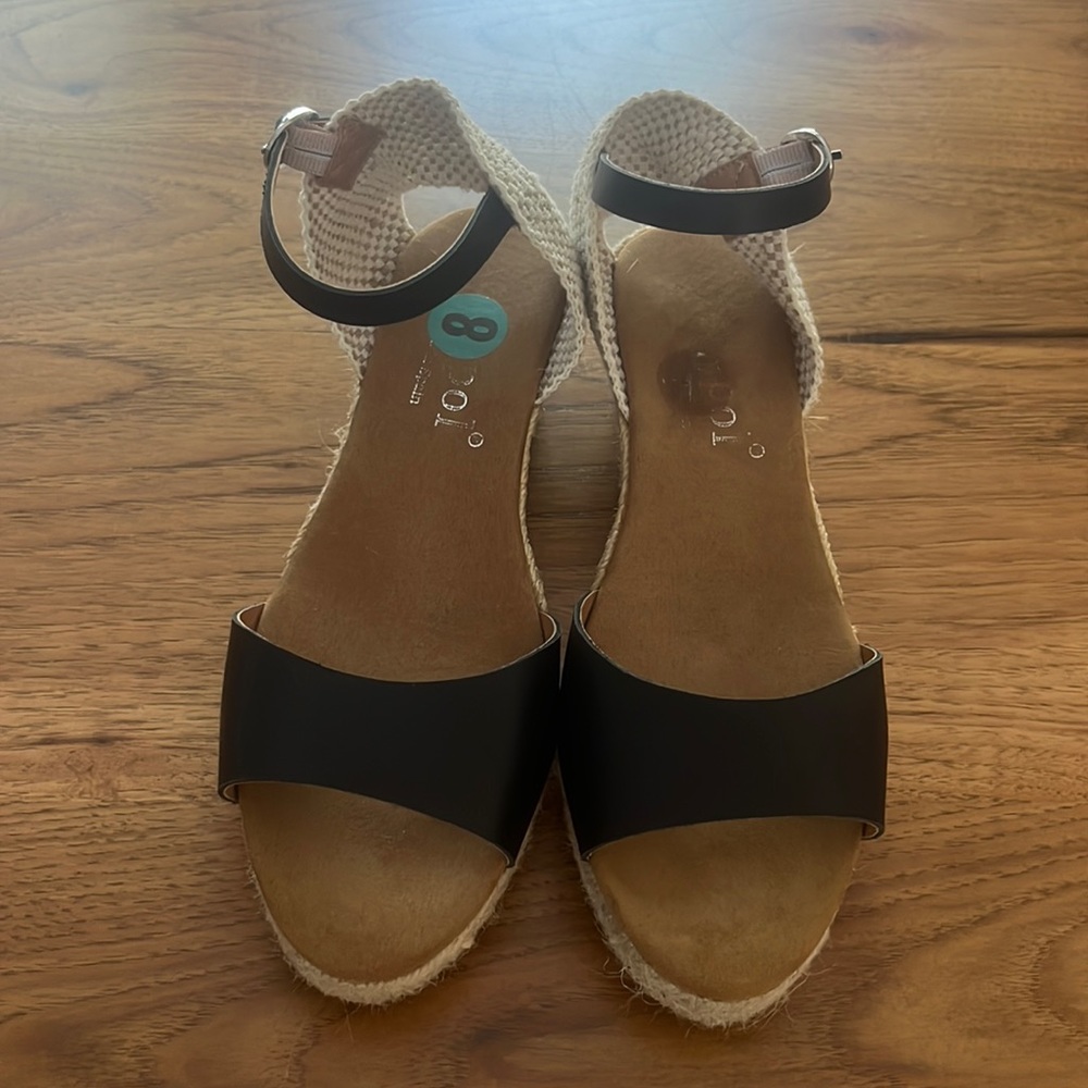 NWT sandals